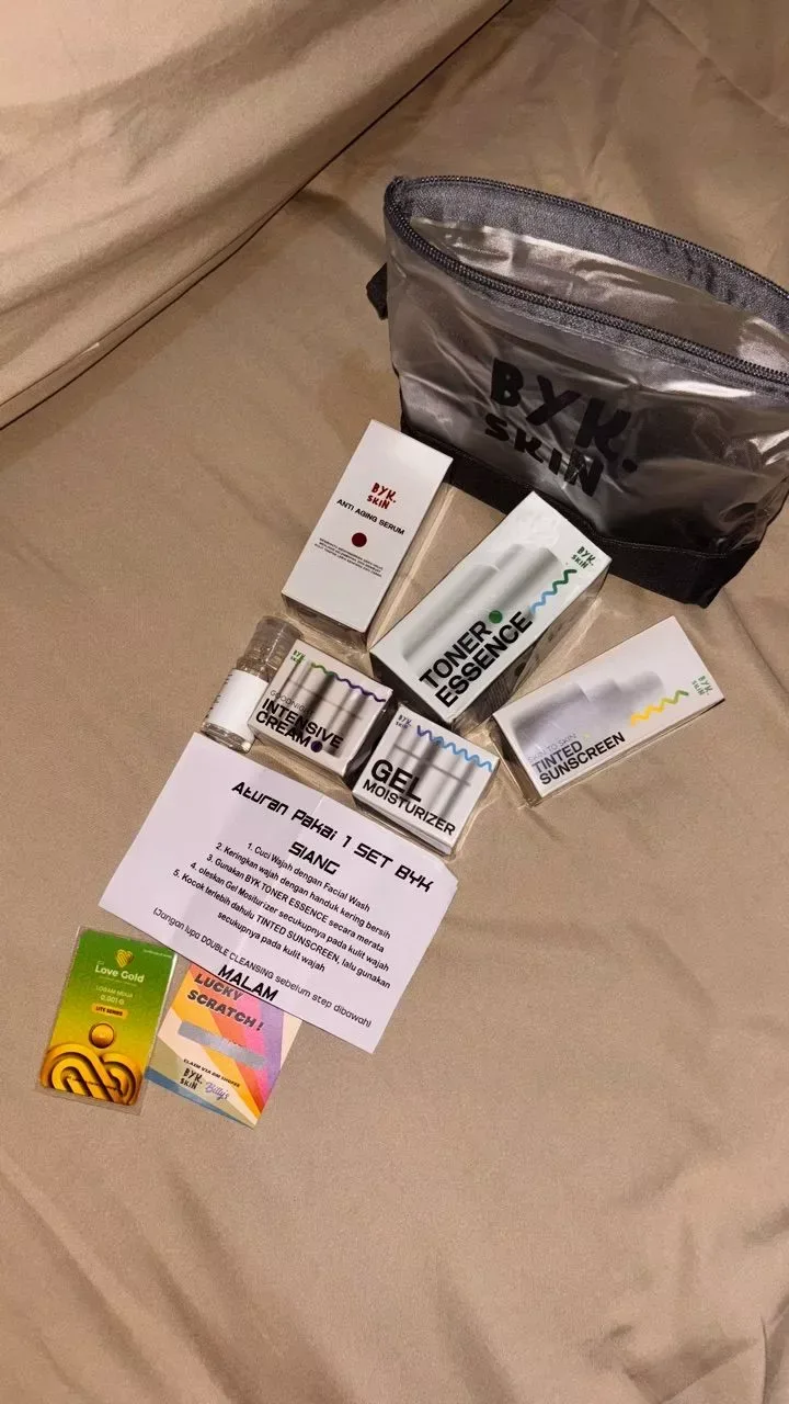 Media review Paket Pigmentasi Kulit Kering Tinted Light