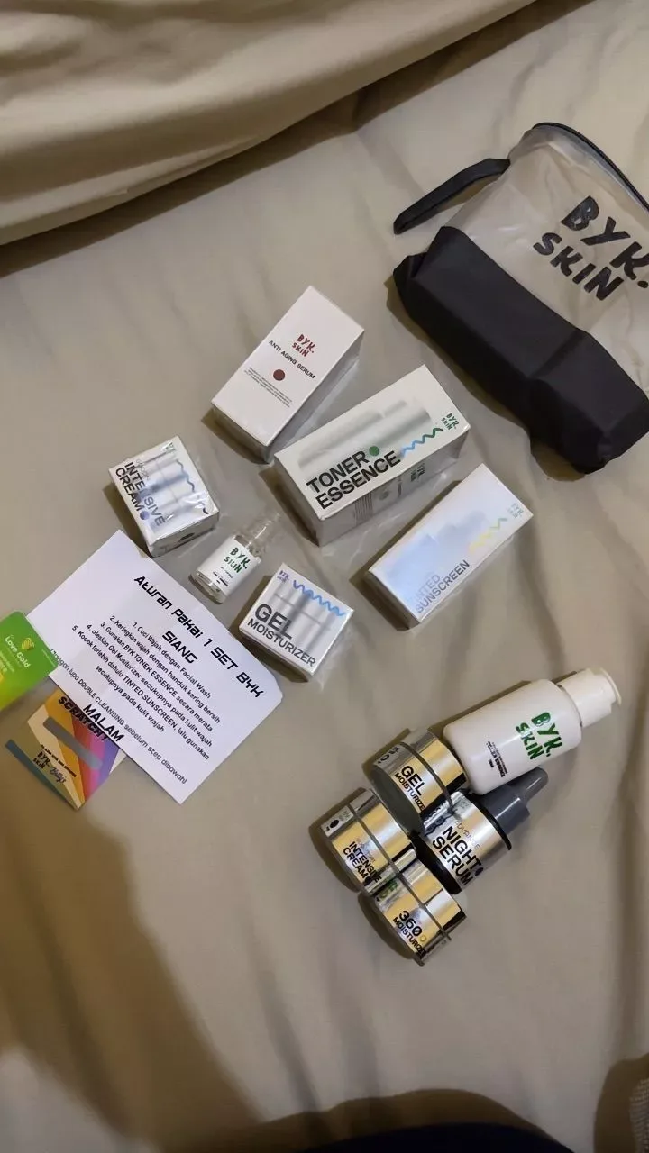 Media review Paket Pigmentasi Kulit Kering Tinted Light